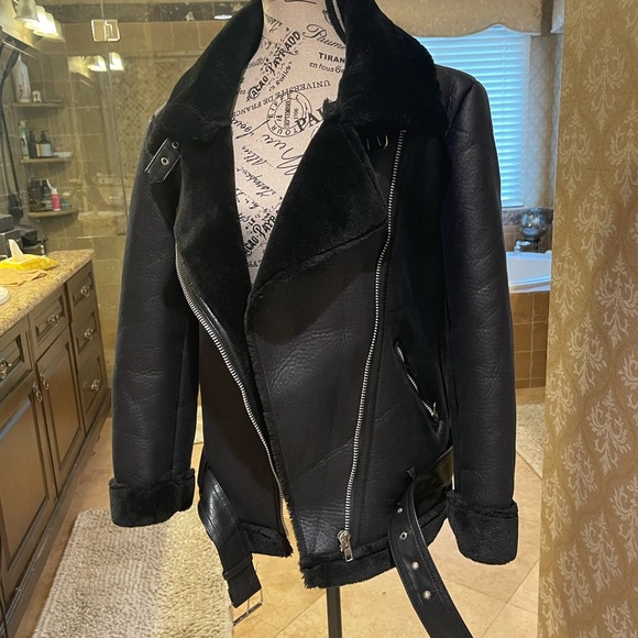 Beautiful jacket - Picture 2 of 3